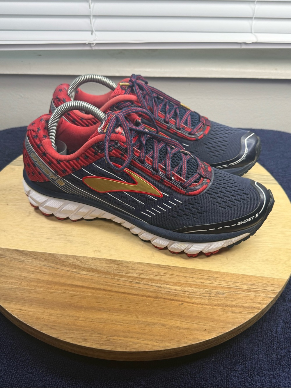 Brooks Ghost 9 (Men’s 8 Women’s 9.5)